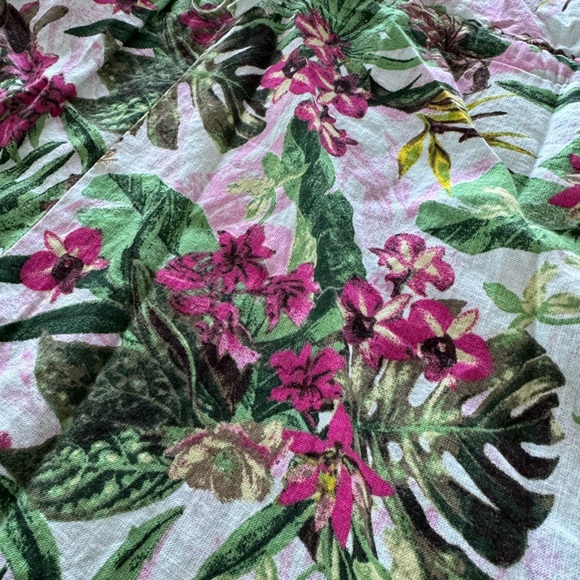 Flowery Victoria’s Secret Romper - size large & brand new - Picture 3 of 4